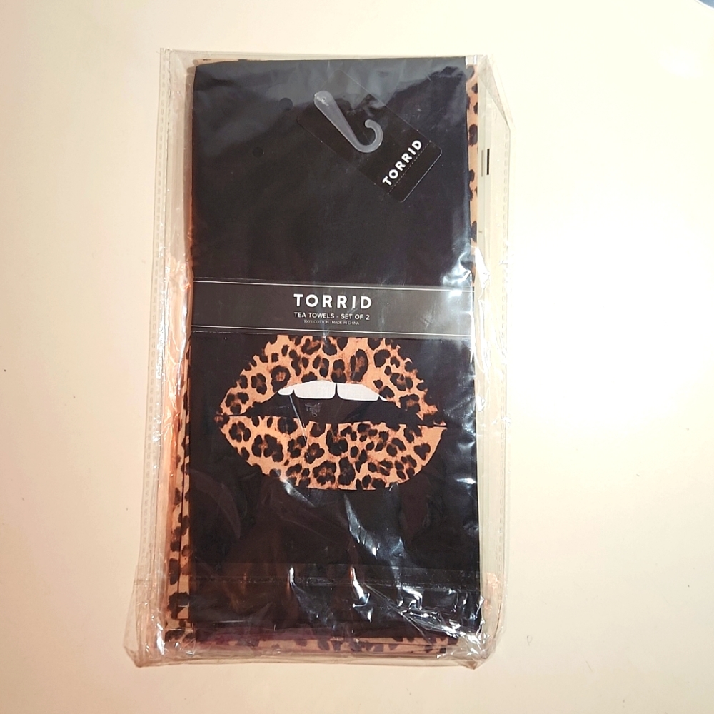 ❤️NWT TORRID KITCHEN TEA DISH TOWEL DUO, LIPS LEOPARD DECORATION DECOR - Picture 4 of 7
